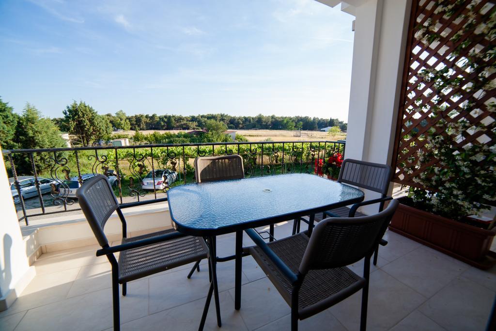 Kollari Apartments อุลซิน ภายนอก รูปภาพ
