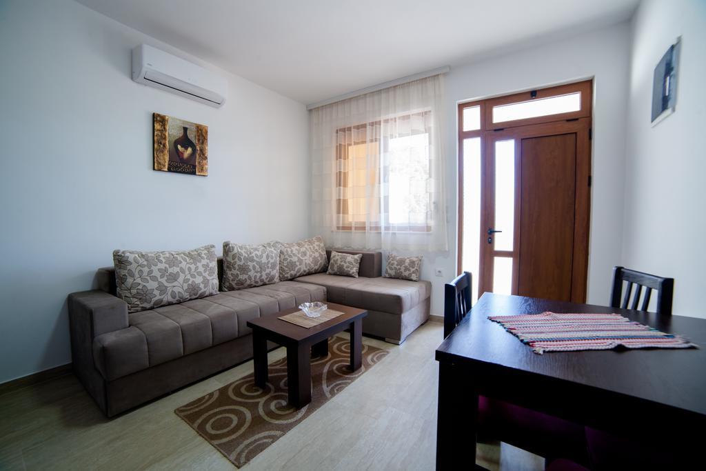 Kollari Apartments อุลซิน ภายนอก รูปภาพ