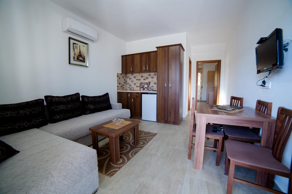 Kollari Apartments อุลซิน ภายนอก รูปภาพ